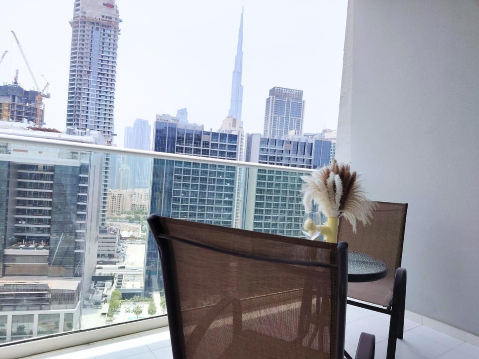 Burj View 2BR Near Dubai Mall Fast Wi-Fi Balcony Apartment in Dubai