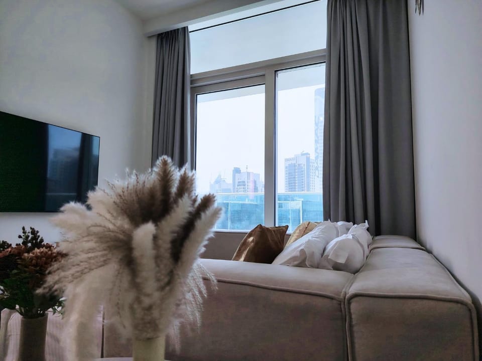 Burj View 2BR Near Dubai Mall Fast Wi-Fi Balcony Apartment in Dubai
