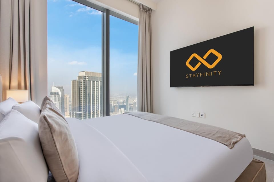 Bed, TV and multimedia, View (from property/room), Photo of the whole room, Evening entertainment, Bedroom, Landmark view