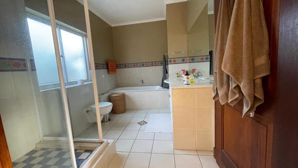 Shower, Bathroom, Photo of the whole room, Bath, towels