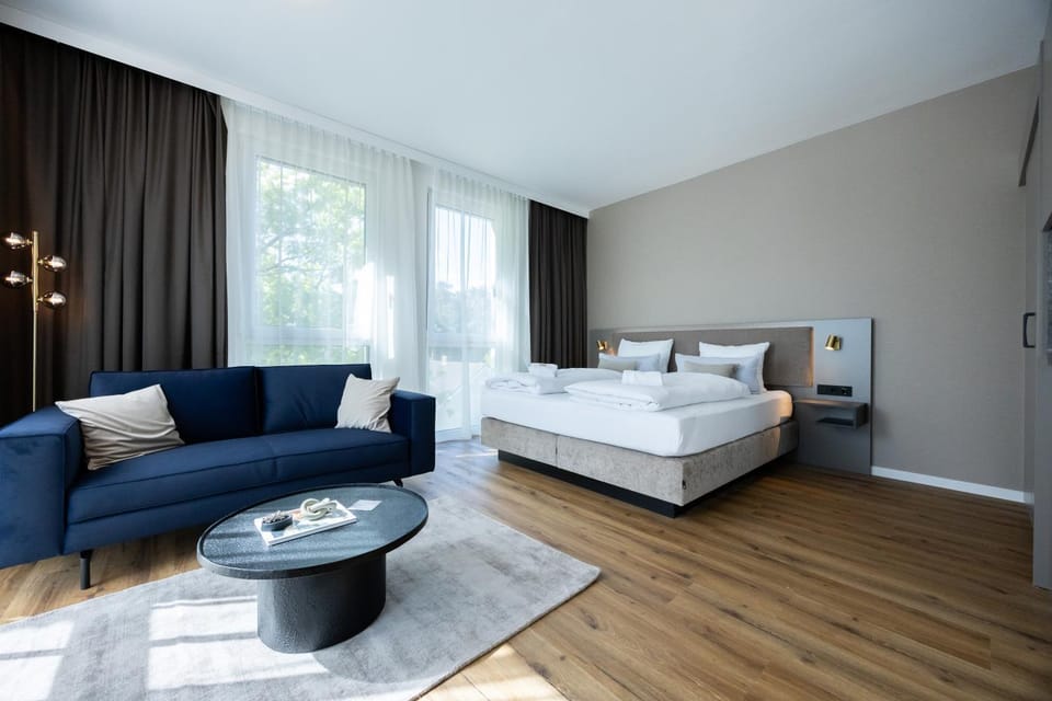 Bed, Living room, Photo of the whole room, Seating area, Bedroom, towels