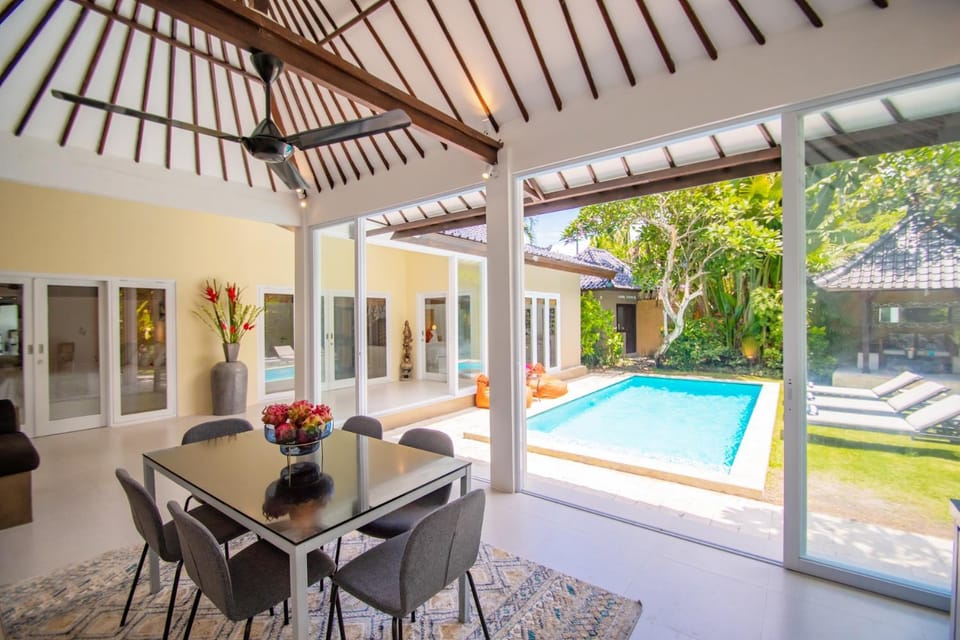 Dining area, Garden view, Pool view