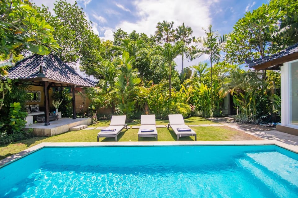Natural landscape, Garden view, Swimming pool, sunbed