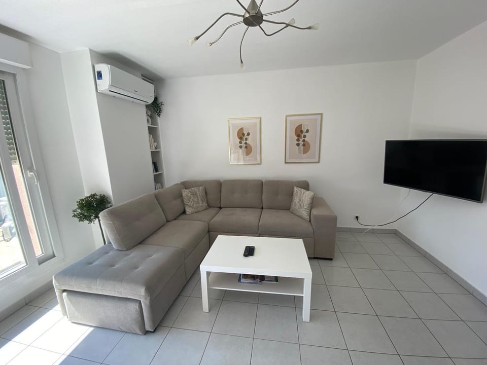 Living room, air conditioner