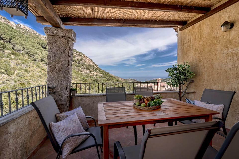 View (from property/room), Balcony/Terrace, Mountain view