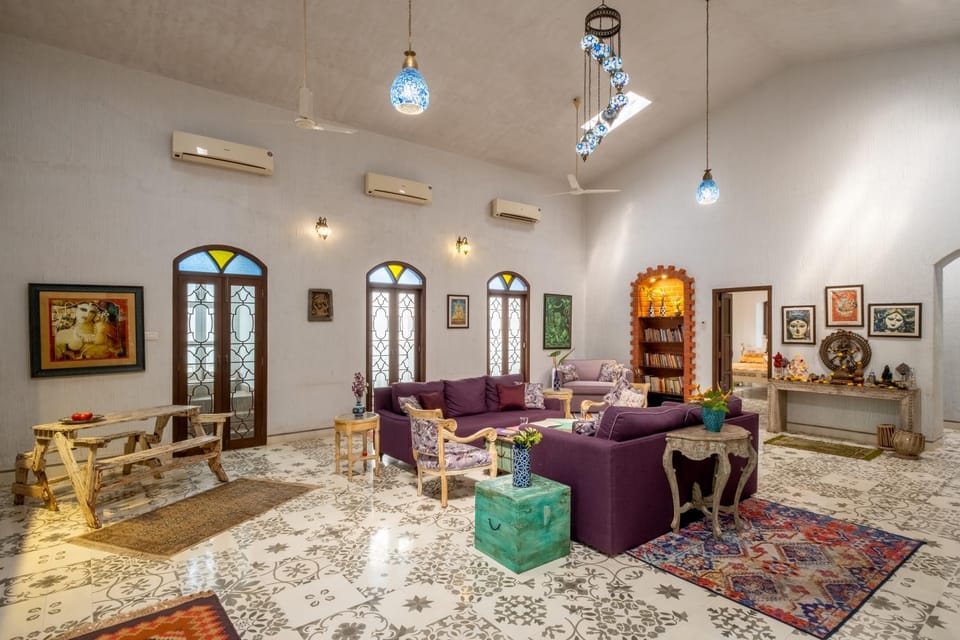 Living room, Seating area, air conditioner