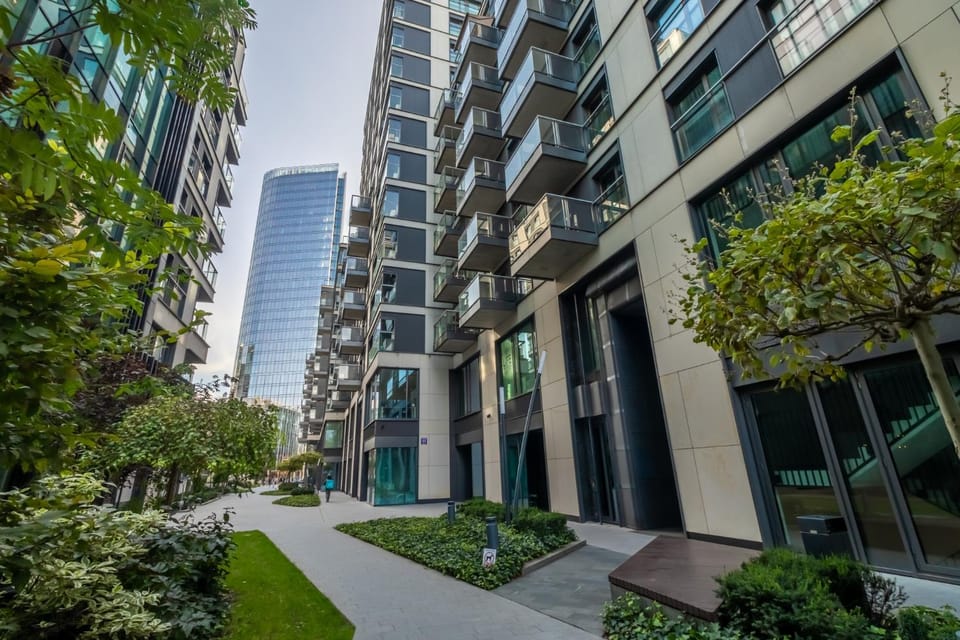 Property building, Spring, Day, Neighbourhood, Natural landscape, Garden, City view, Garden view, Street view, Location