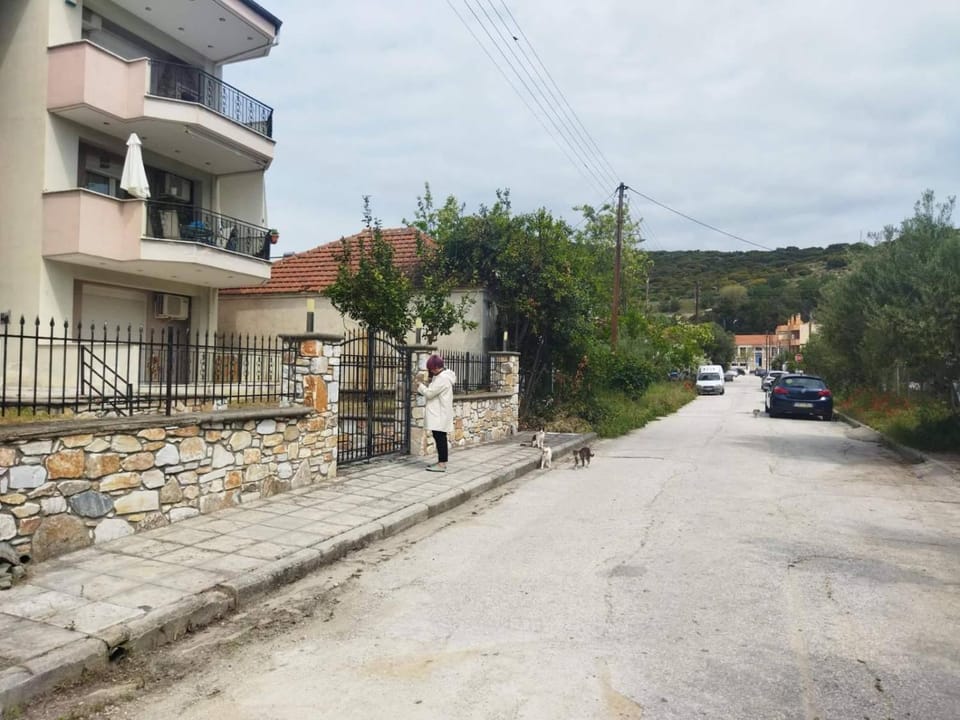 Property building, Neighbourhood, Location, Parking