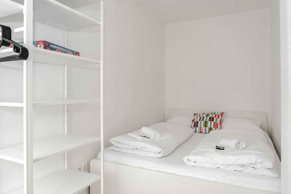 Bed, Bedroom, towels, wardrobe