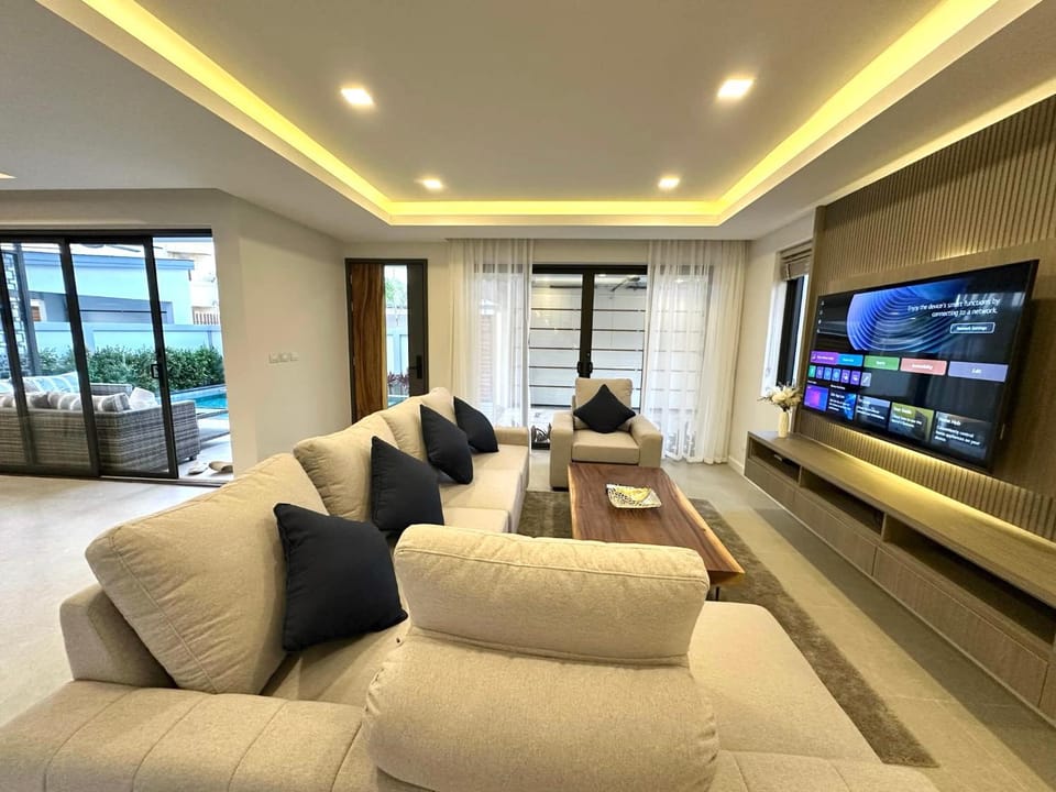 Zensiri Luxury 3BDR Pool Villa Villa in Pattaya City