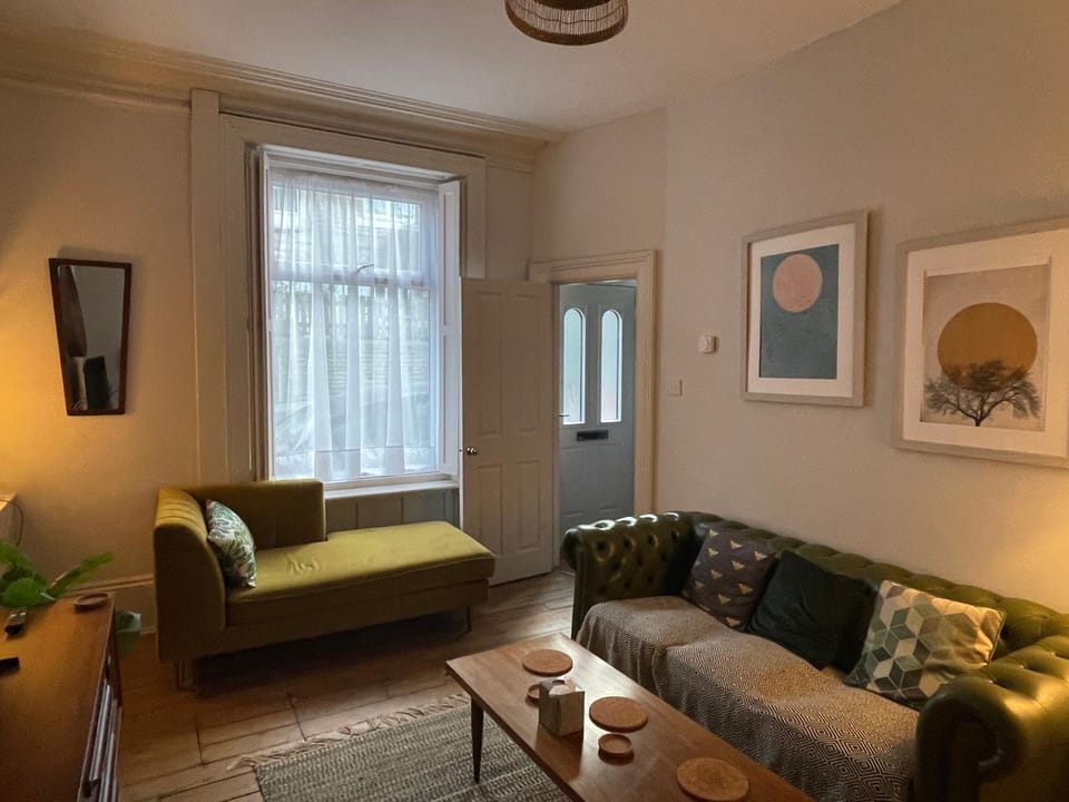 Communal lounge/ TV room, TV and multimedia, Living room, Seating area