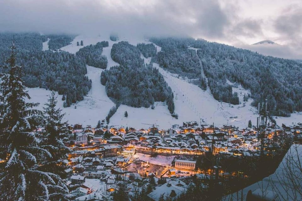 Nearby landmark, Winter