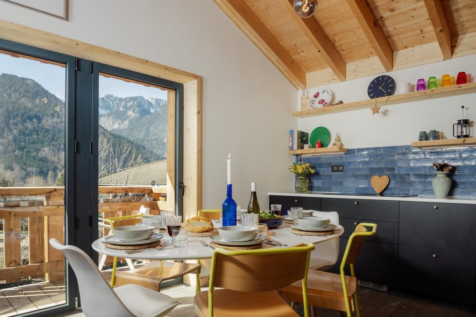 Kitchen or kitchenette, Dining area, Mountain view