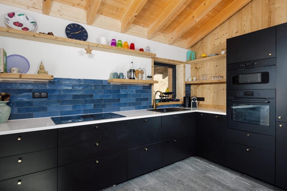 Kitchen or kitchenette, dishwasher, oven, stove