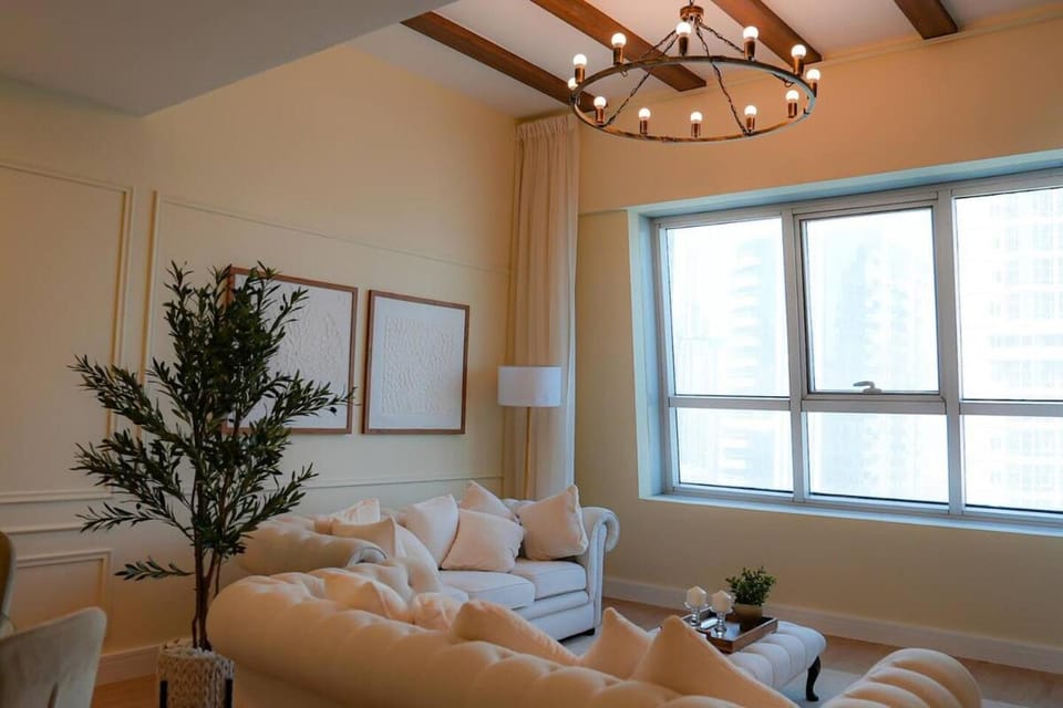 Luxe JLT 1BR Apt Gym Pool & Stunning Views Apartment in Dubai
