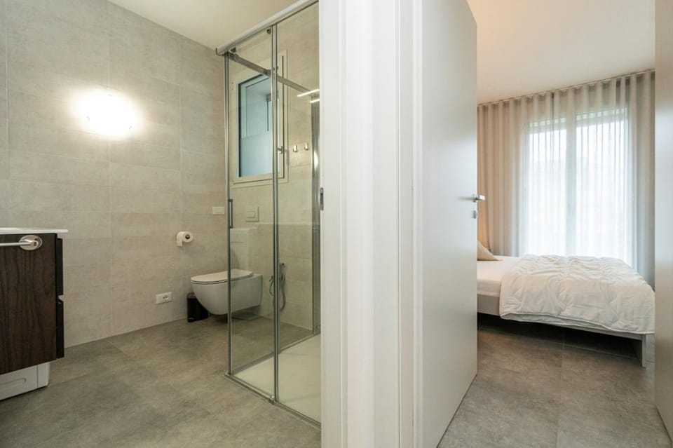 Bathroom, Photo of the whole room, Bedroom