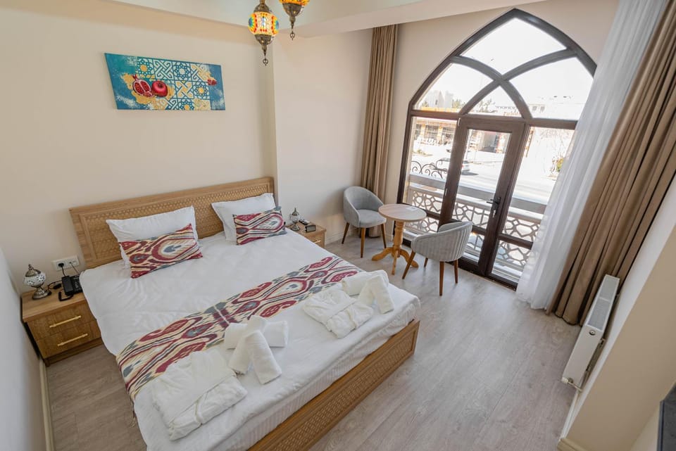 Bed, Photo of the whole room, Seating area, Bedroom, towels