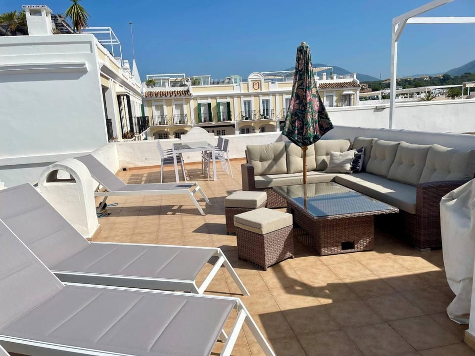 Communal lounge/ TV room, Balcony/Terrace