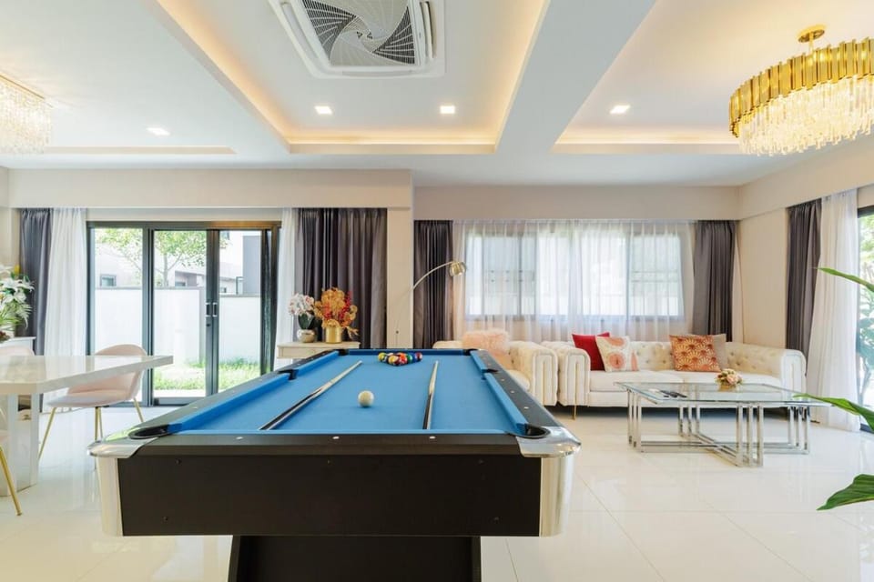 芭堤雅泳池四卧别墅 近四分方水上市场 可以住8人 Villa in Pattaya City