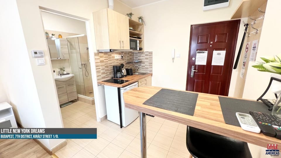 Kitchen or kitchenette, Dining area, stove
