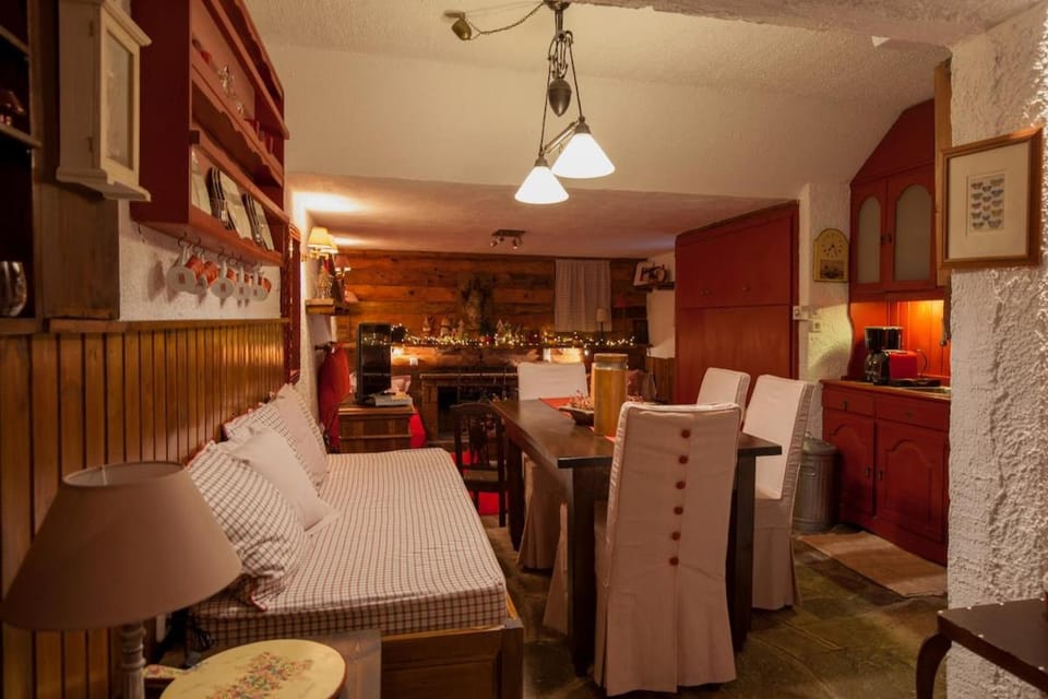 Dining area, kitchen