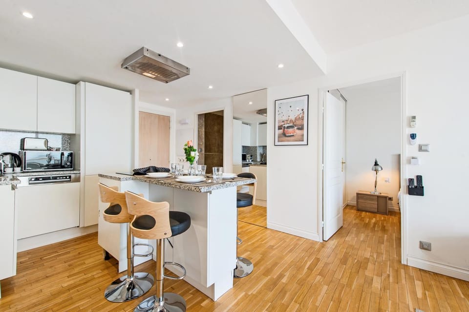 Kitchen or kitchenette, Dining area, stove
