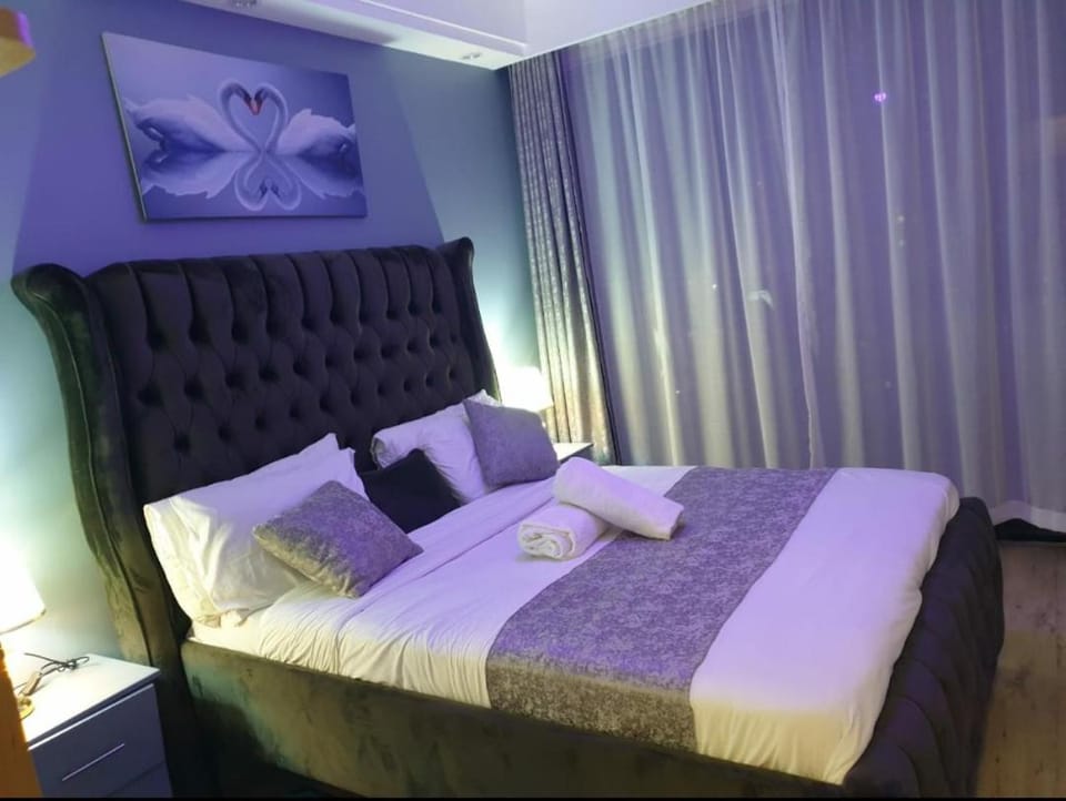 regal retreat apartment with heated swimming pool, fully equipped gym, private parking space and unbeatable city views Apartment in Nairobi
