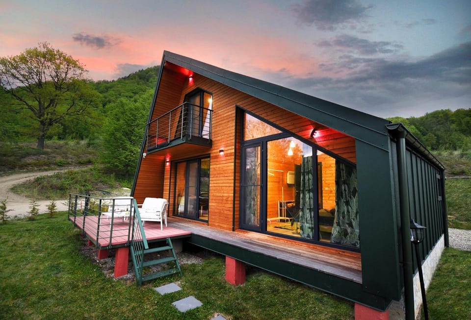 Facade/entrance, Natural landscape, Balcony/Terrace, Mountain view, Sunset