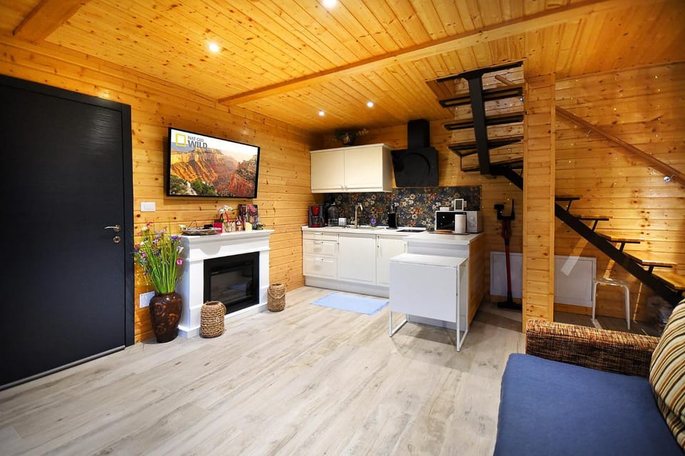 Communal lounge/ TV room, TV and multimedia, Coffee/tea facilities, Kitchen or kitchenette, Living room, microwave
