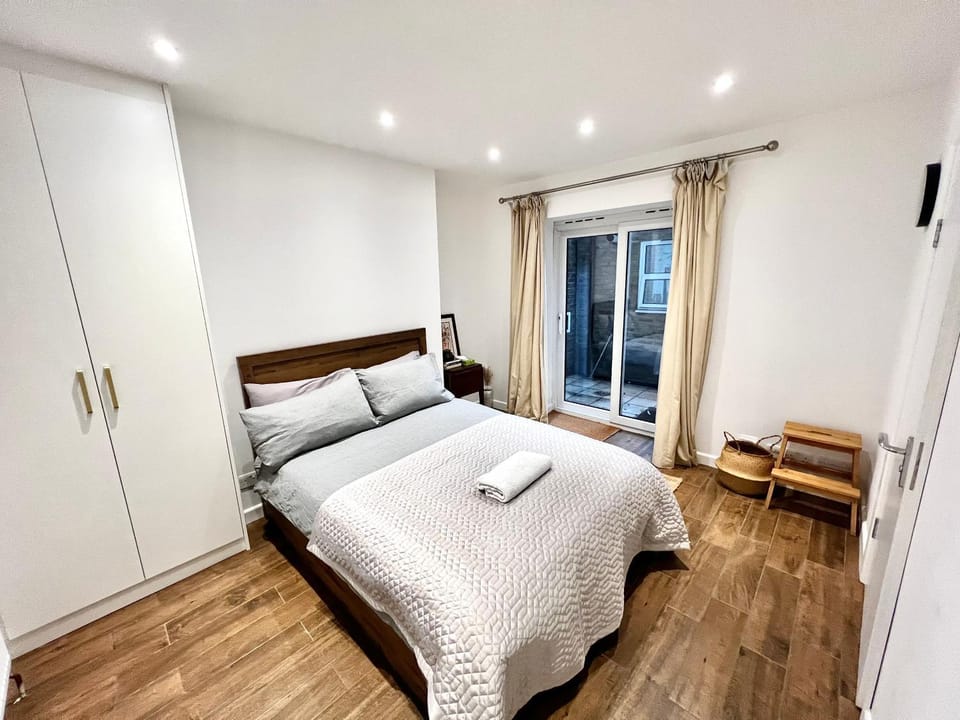 Double Ensuite near BBC Studios Westfield Bed and Breakfast in London