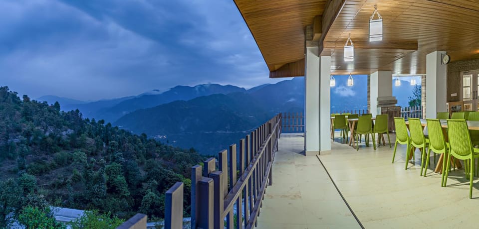 Restaurant/places to eat, Natural landscape, Mountain view