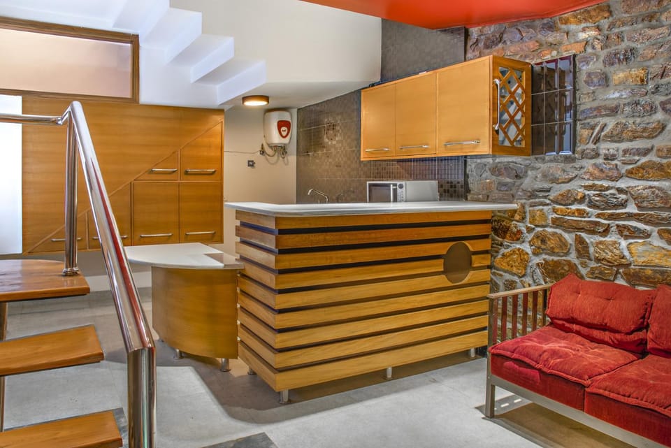 Kitchen or kitchenette, Living room, Seating area, Dining area, minibar