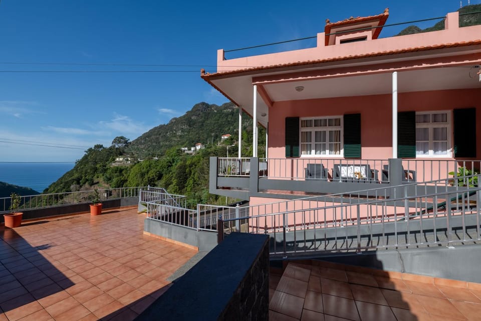Property building, Balcony/Terrace, Sea view