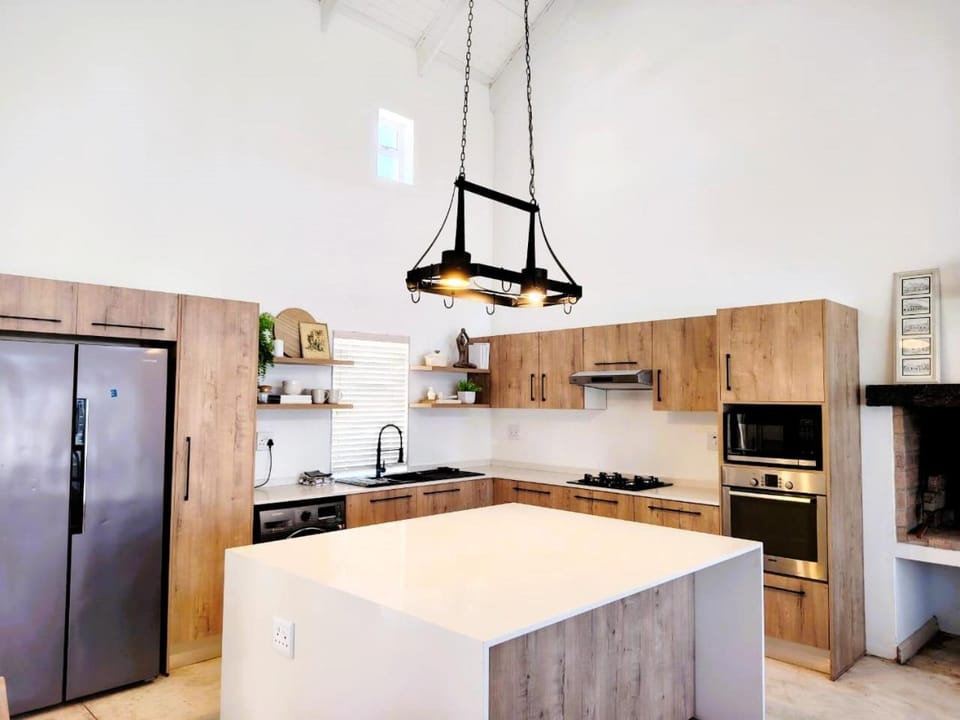 Kitchen or kitchenette, oven, stove