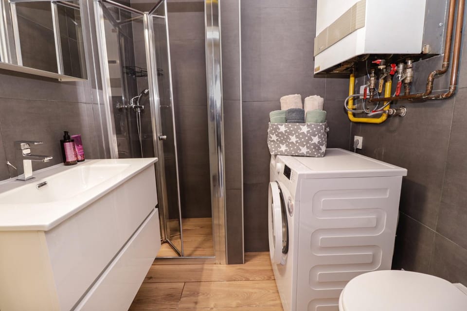Shower, Toilet, Bathroom