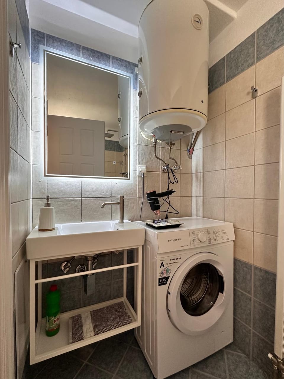 Bathroom, washing machine