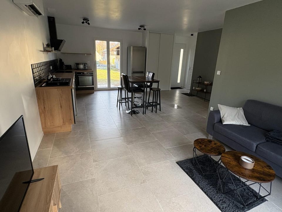 Kitchen or kitchenette, Dining area, pet friendly, stove