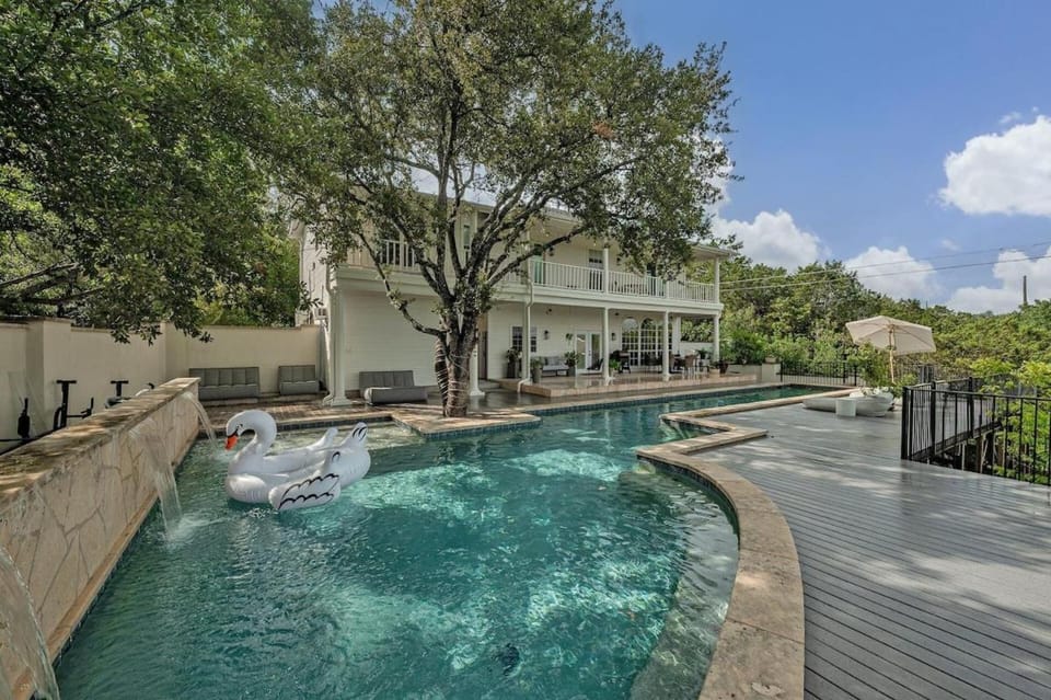 Chateau Lake Austin House in Lake Austin