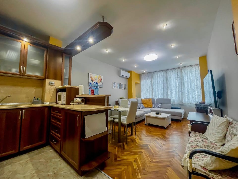 TV and multimedia, Kitchen or kitchenette, Living room, Dining area