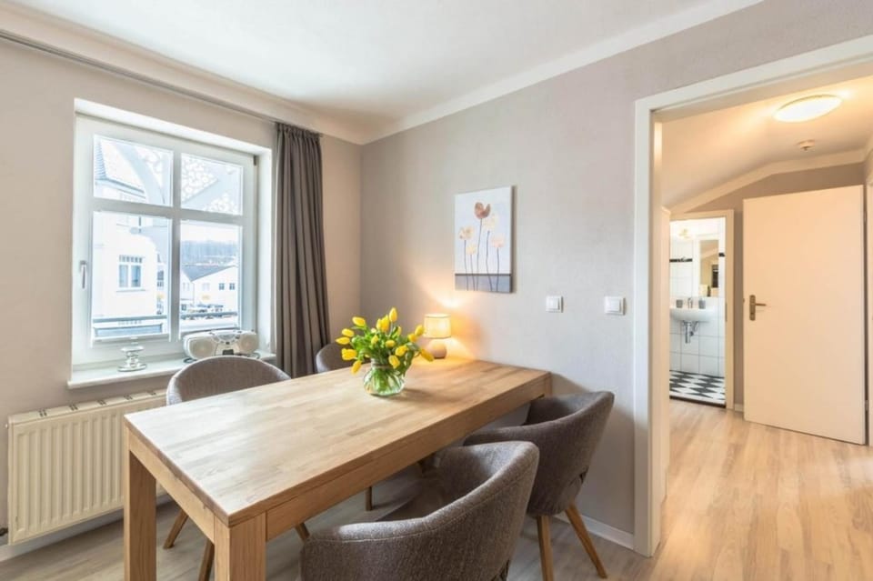 Villa Iduna Ferienwohnung No 7 - 2 OG mit Balkon nach Osten Apartment in Binz