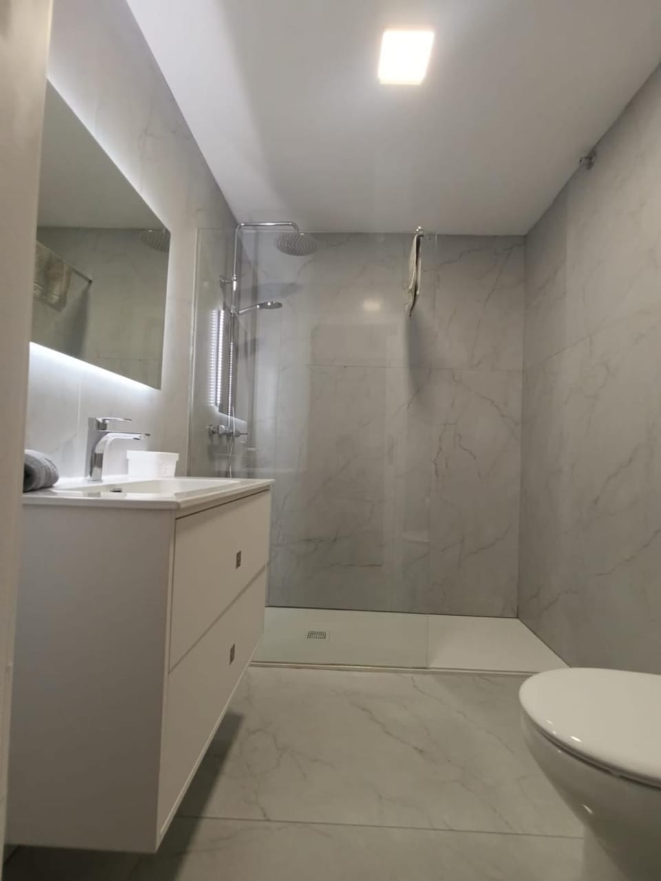 Apartamento reformado en 1ª linea de playa con terraza Apartment in Safor