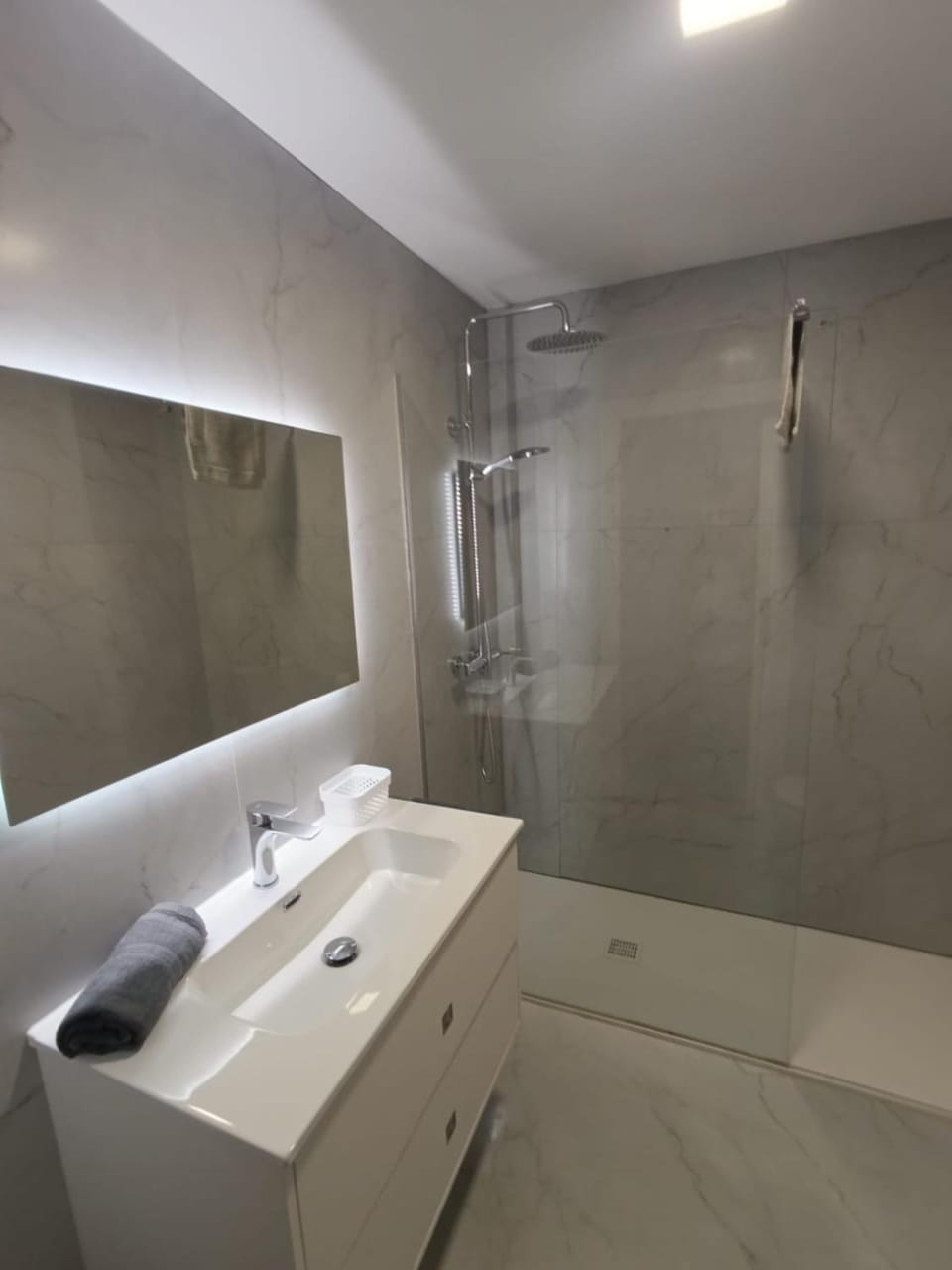 Apartamento reformado en 1ª linea de playa con terraza Apartment in Safor
