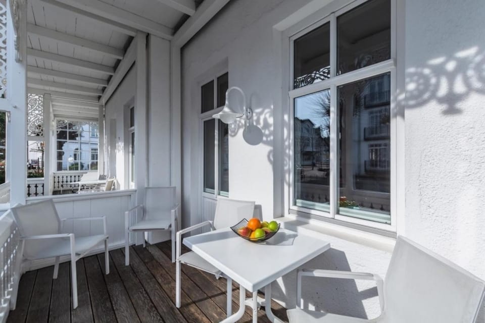 Villa Iduna Ferienwohnung No 2 - EG mit Balkon nach Osten Apartment in Binz