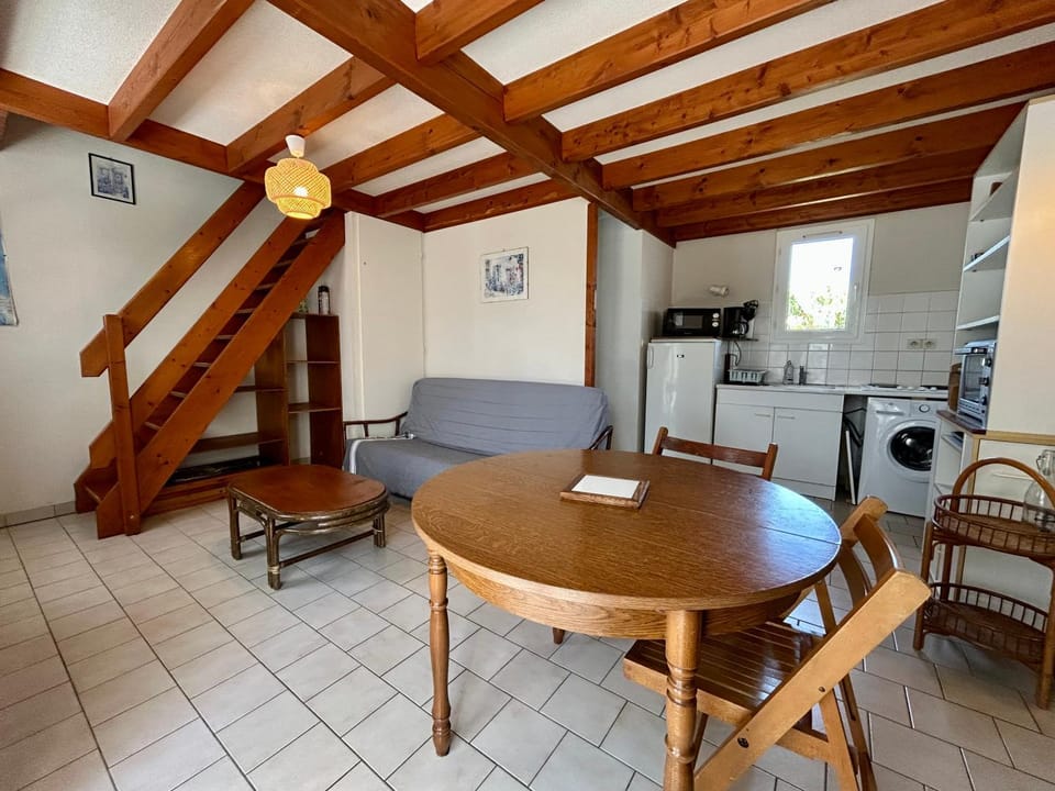 Kitchen or kitchenette, Living room, Dining area