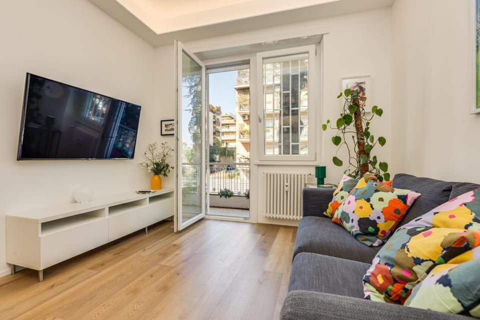Communal lounge/ TV room, TV and multimedia, Living room, Seating area, Evening entertainment