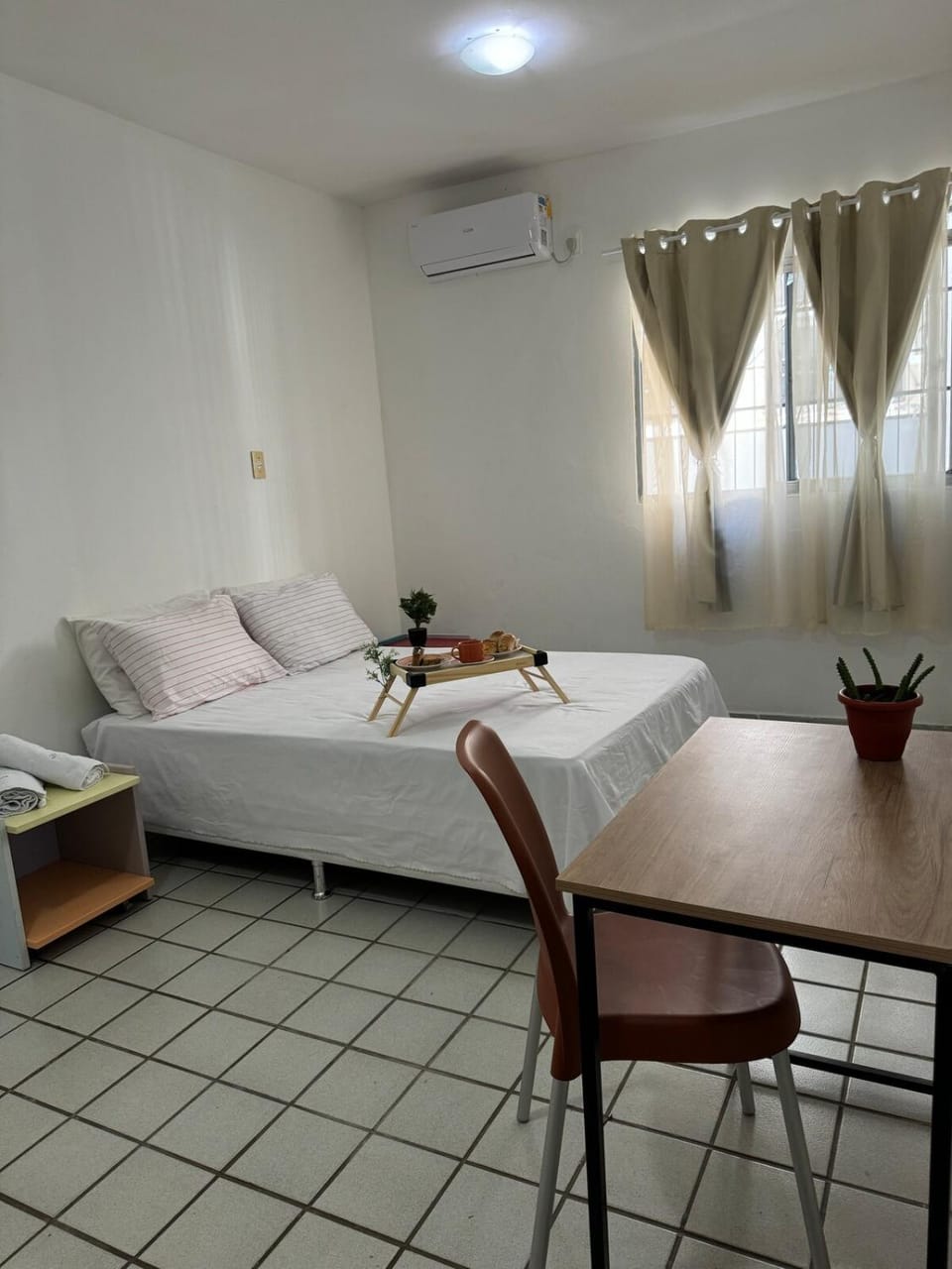 Bed, Bedroom, air conditioner