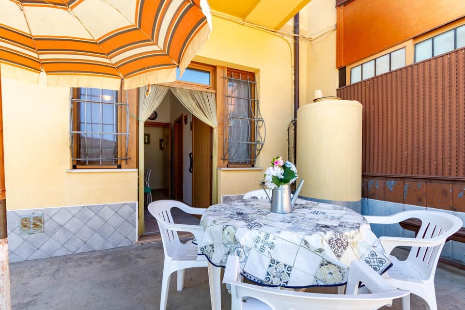 Patio, Dining area