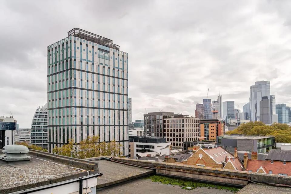 Skyline Loft Life in Old Street up to 6 people! Apartment in London Borough of Islington