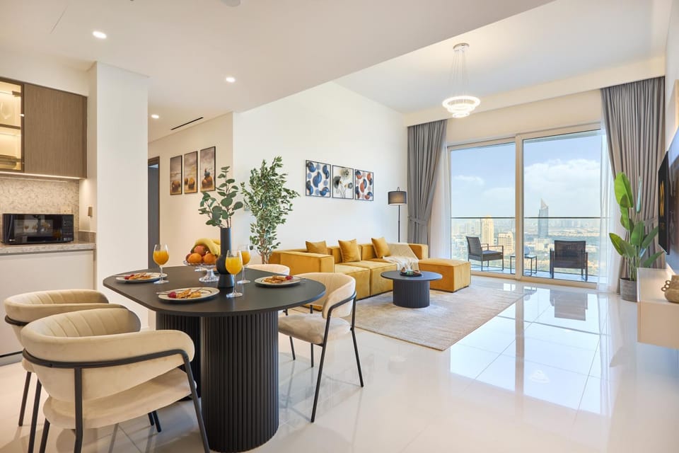 TV and multimedia, Kitchen or kitchenette, Living room, Seating area, Dining area, City view, Sea view, microwave