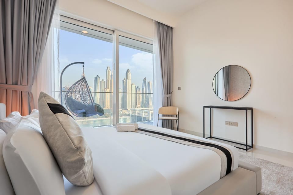 Bed, Seating area, Beach, Bedroom, City view, Sea view, towels, air conditioner